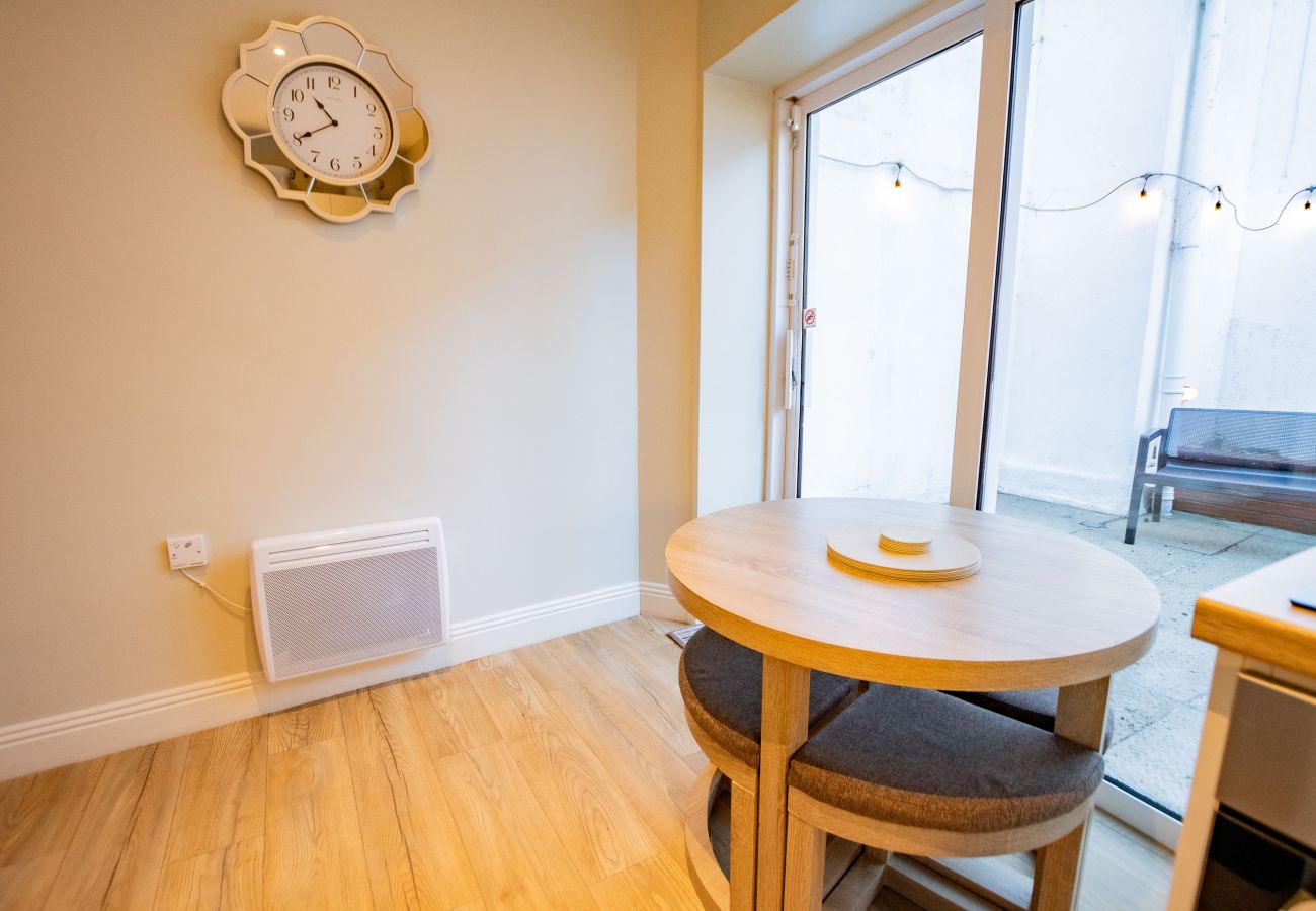 Townhouse in Galway City - Cosy, family friendly townhouse in the heart of the city with its own private courtyard