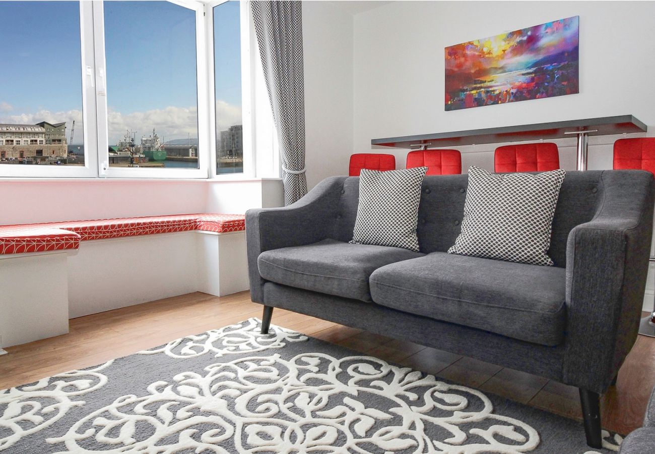 Apartment in Galway City - Harbour and Water View Duplex Apartment in a private building. 3 min walk to Eyre Square