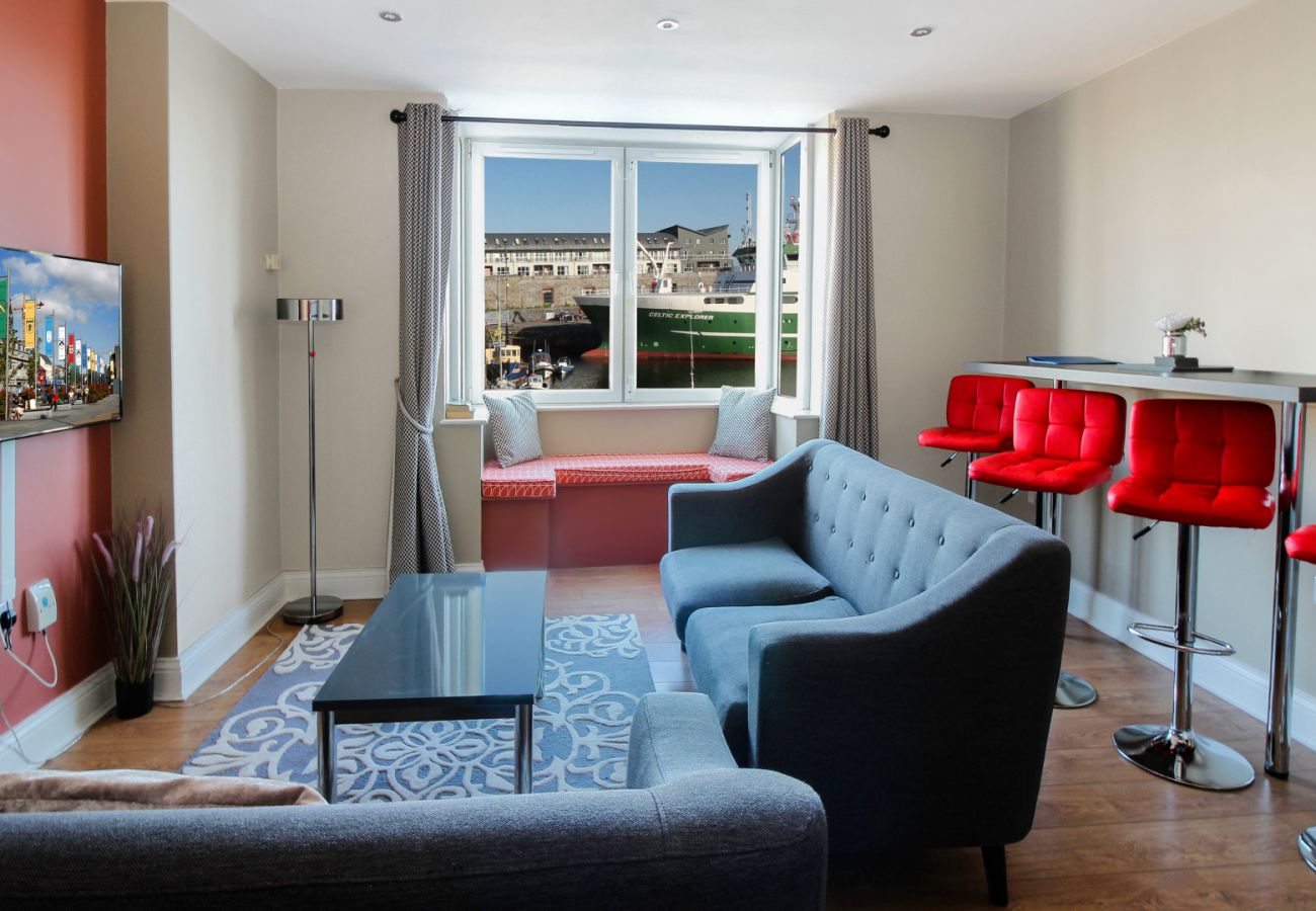 Apartment in Galway City - Harbour and Water View Duplex Apartment in a private building. 3 min walk to Eyre Square