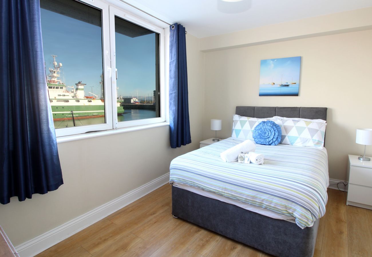 Apartment in Galway City - Harbour and Water View Duplex Apartment in a private building. 3 min walk to Eyre Square