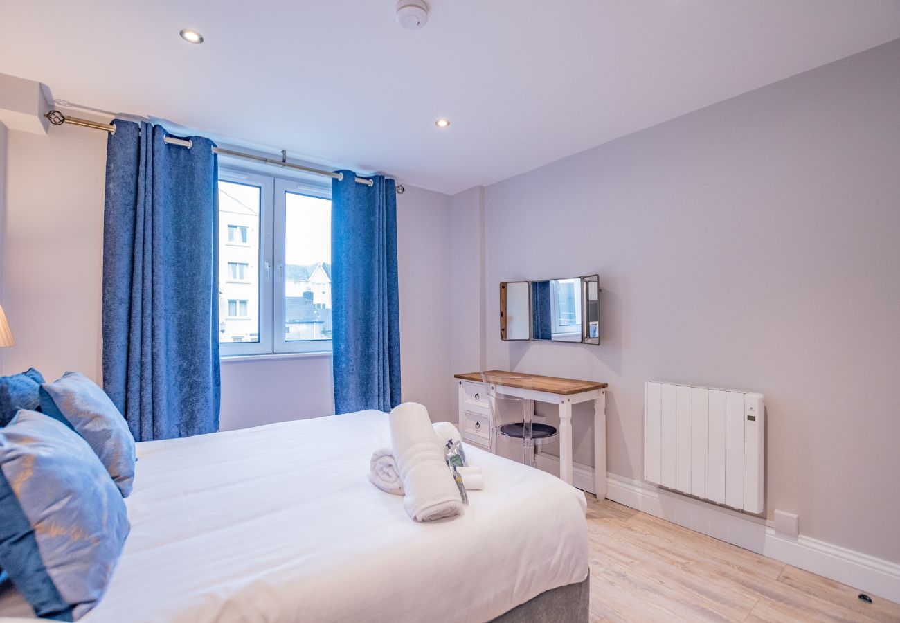 Apartment in Galway City - Harbour View Suites - Unit B - 3Bed/2Bath - 6 Sleeper