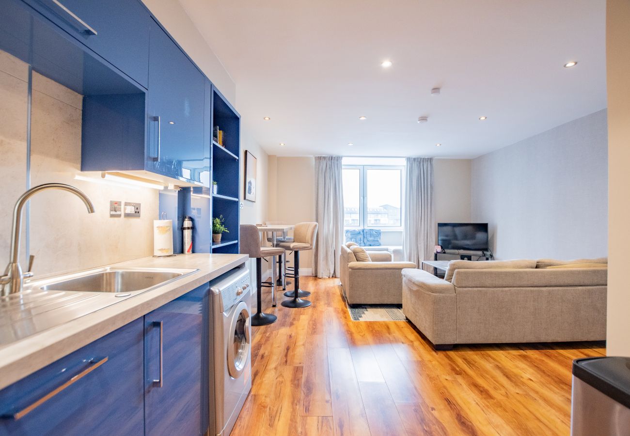 Apartment in Galway City - Harbour and Water View Designer Duplex. Family Friendly. Private building.