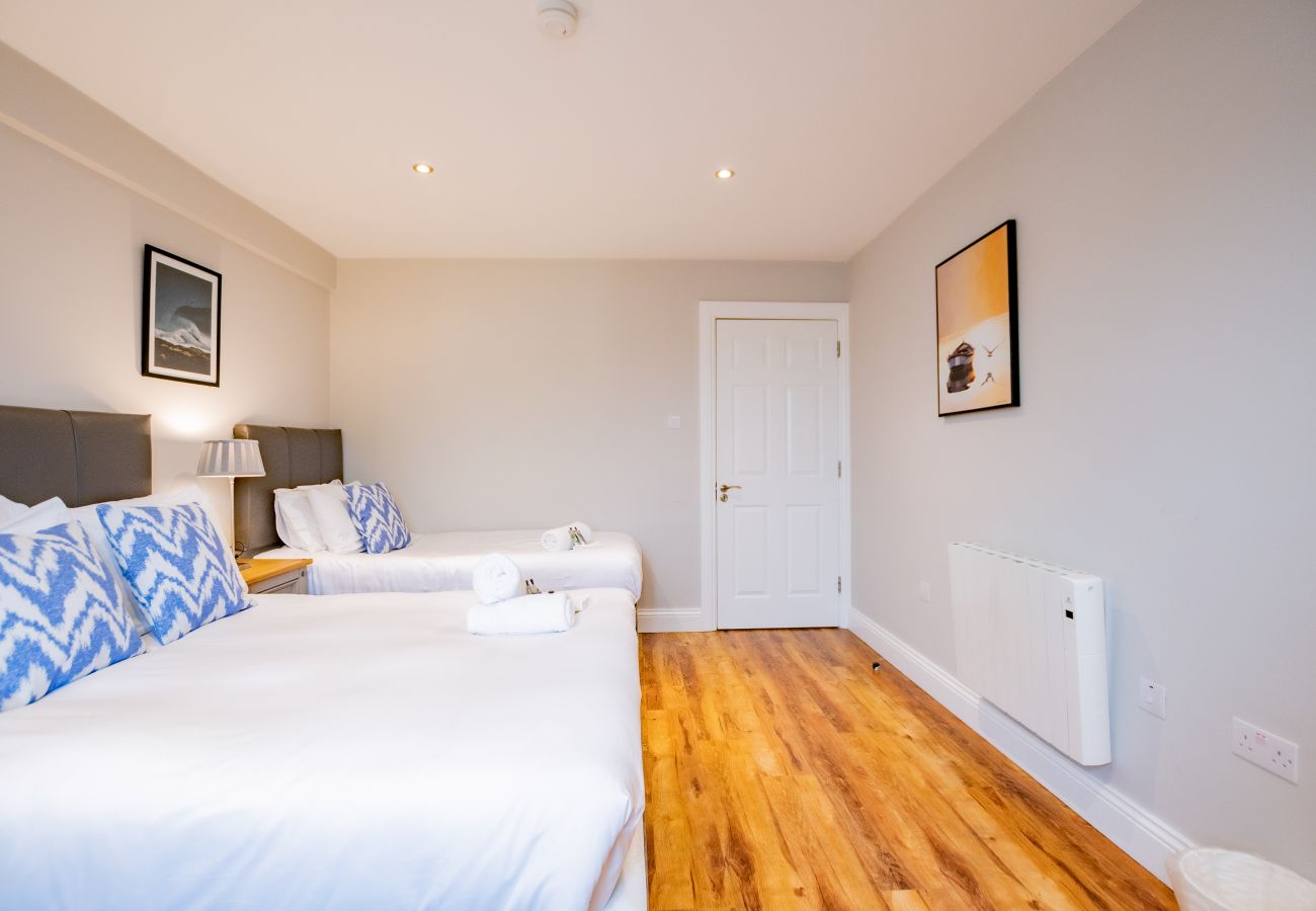 Apartment in Galway City - Harbour and Water View Designer Duplex. Family Friendly. Private building.