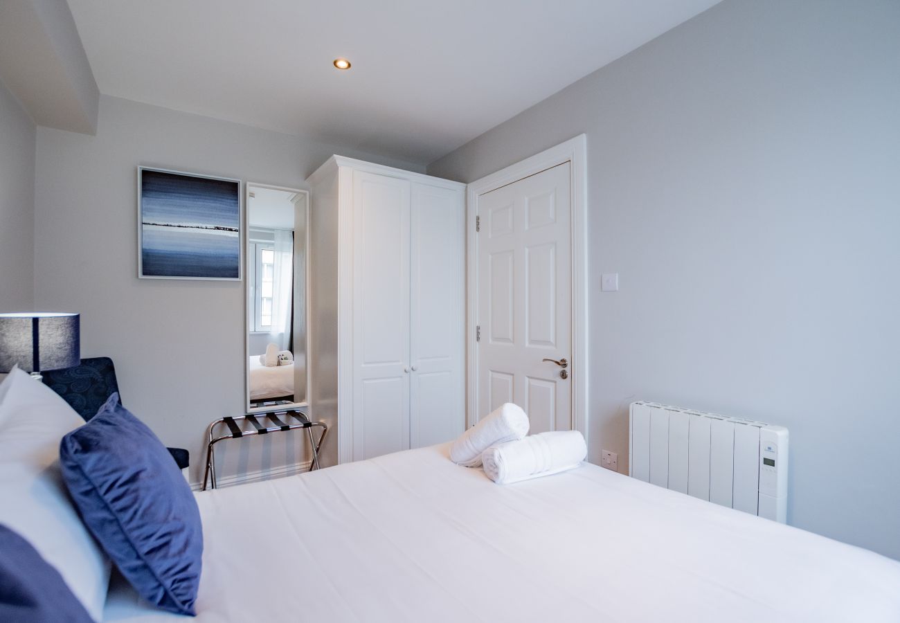 Apartment in Galway City - Harbour and Water View Designer Duplex. Family Friendly. Private building.