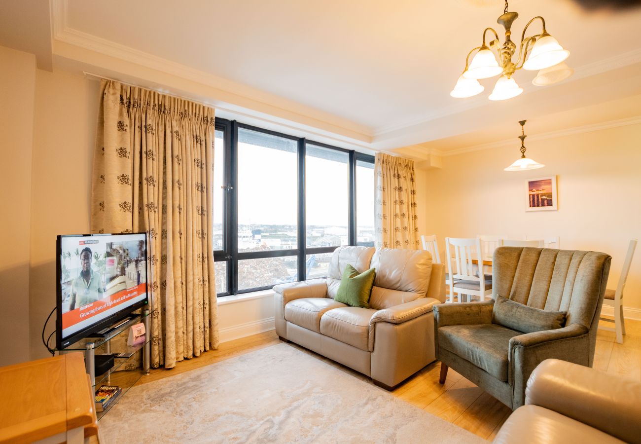 Apartment in Galway City - PENTHOUSE with Harbour and Panoramic Water Views. Private Rooftop Terrace. Family Friendly. Free Parking