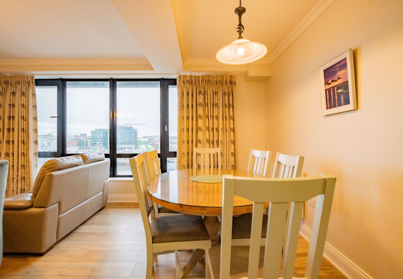 Apartment in Galway City - PENTHOUSE with Harbour and Panoramic Water Views. Private Rooftop Terrace. Family Friendly. Free Parking