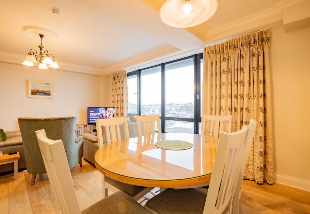 Apartment in Galway City - PENTHOUSE with Harbour and Panoramic Water Views. Private Rooftop Terrace. Family Friendly. Free Parking