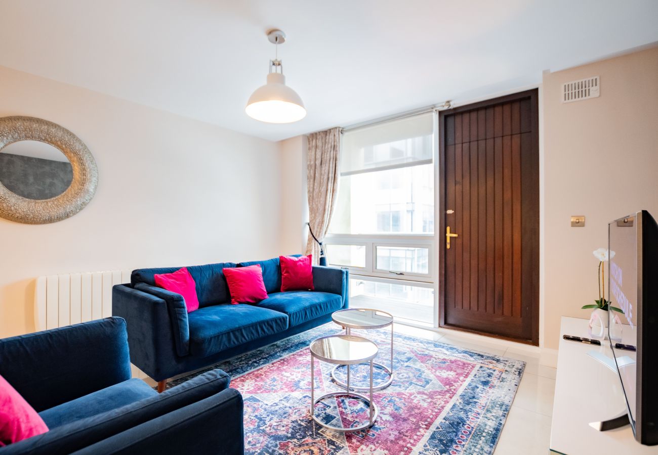 Apartment in Galway City - Luxury Living in the Heart of the City. Free Parking. 