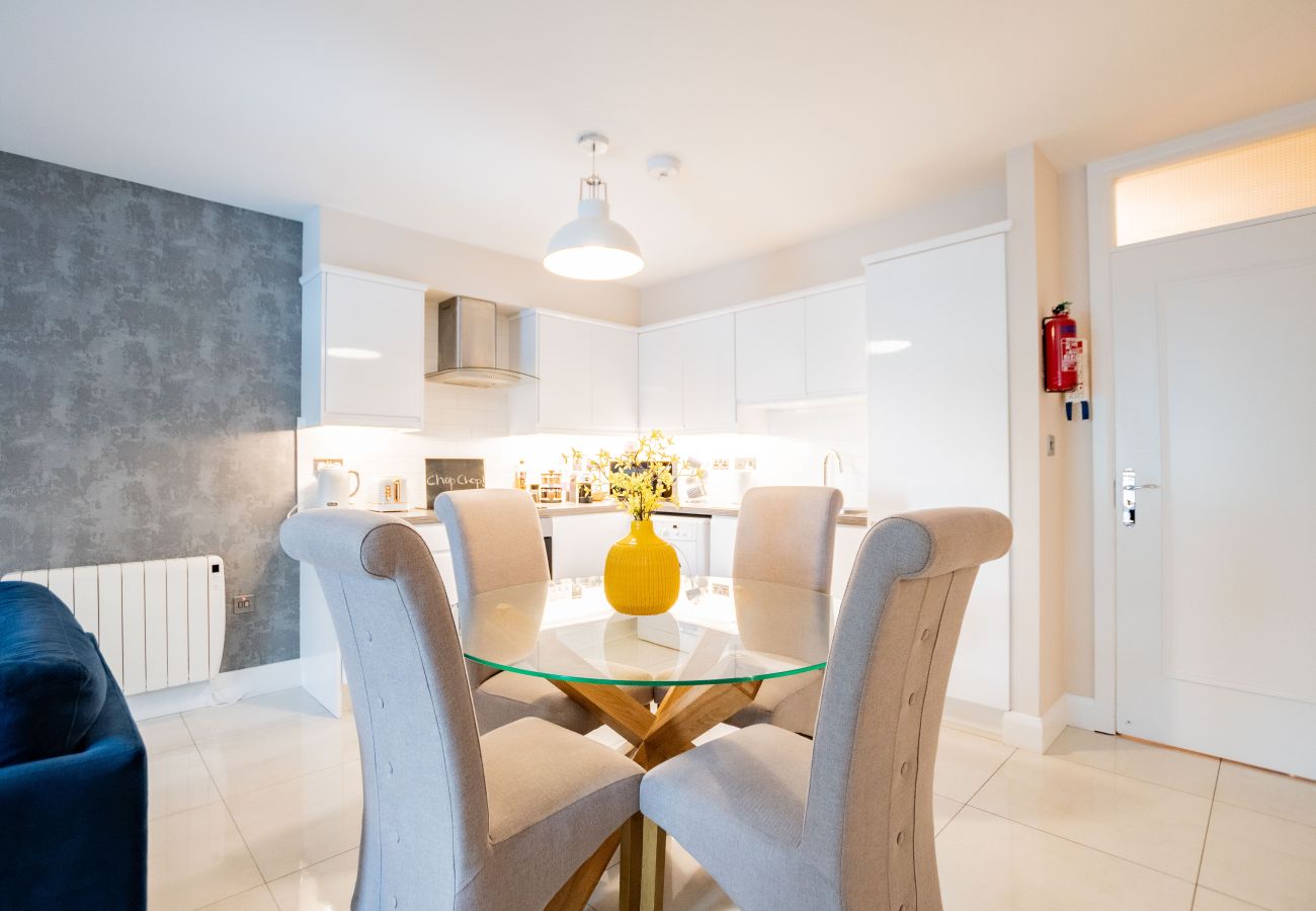 Apartment in Galway City - Luxury Living in the Heart of the City. Free Parking. 