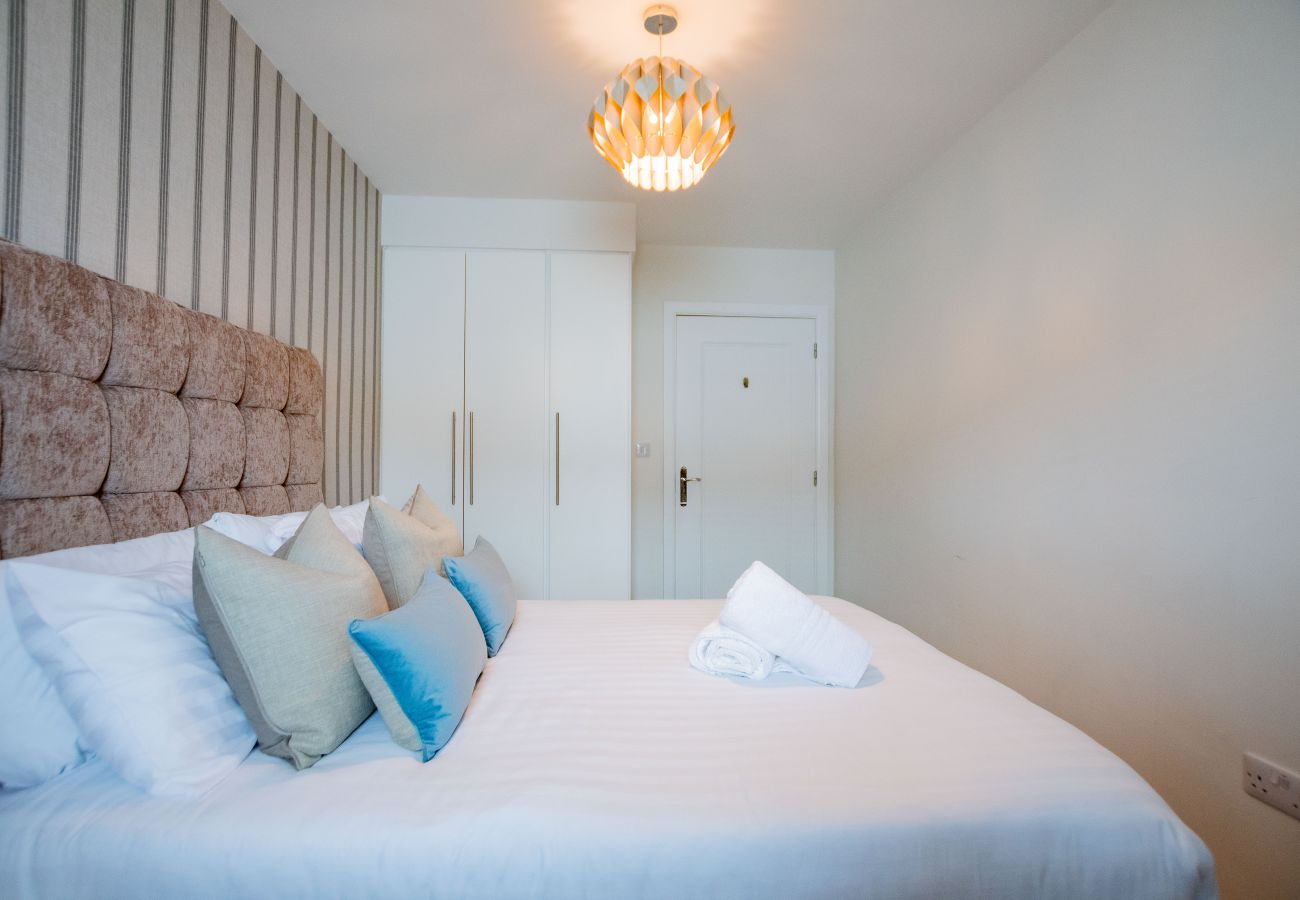 Apartment in Galway City - Luxury Living in the Heart of the City. Free Parking. 