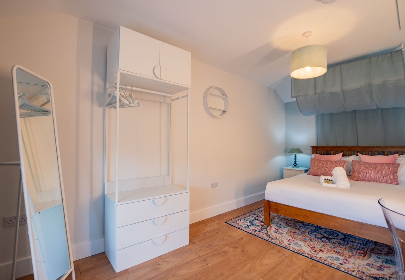 Apartment in Galway City - Eyre View Suites - Apt #3 - Sleeps 6