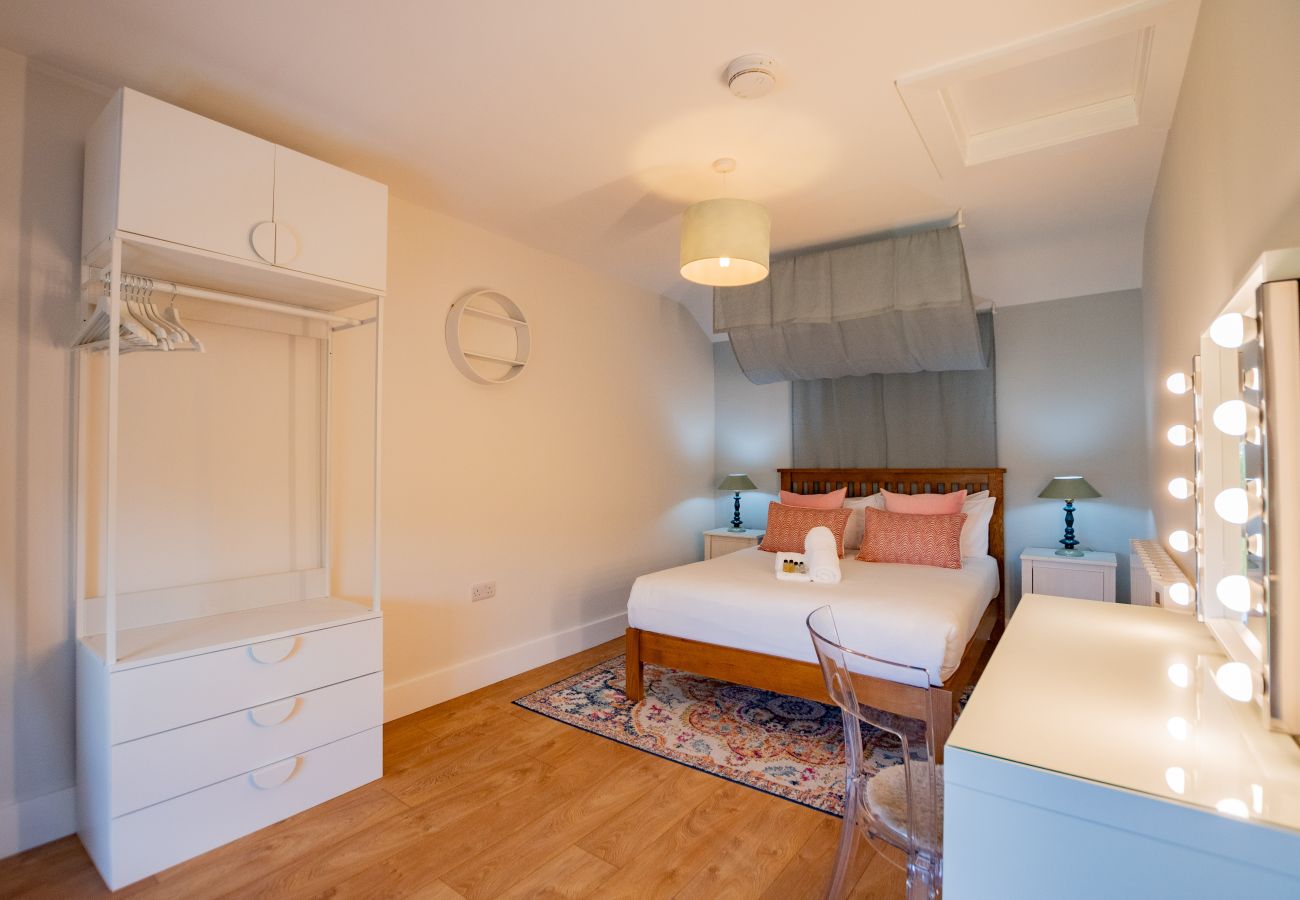 Apartment in Galway City - Eyre View Suites - Apt #3 - Sleeps 6