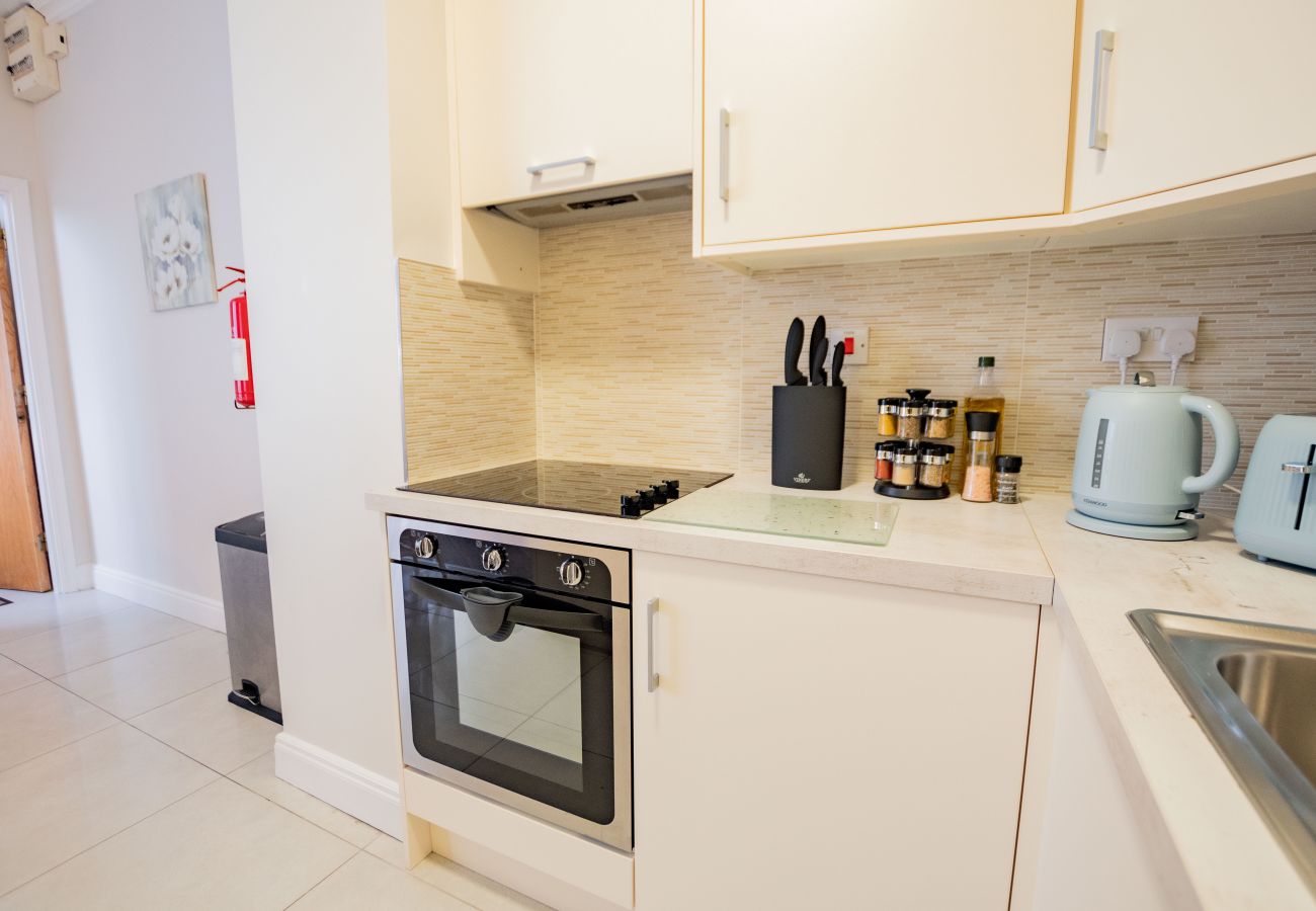 Apartment in Galway City - Long Walk Hideaway - GF 2Bed/2Bath