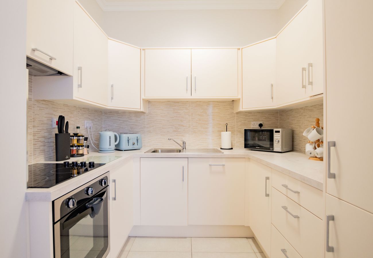 Apartment in Galway City - Long Walk Hideaway - GF 2Bed/2Bath