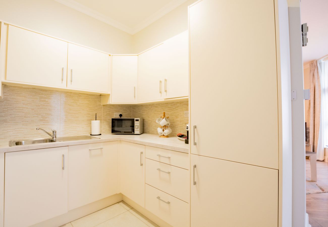 Apartment in Galway City - Long Walk Hideaway - GF 2Bed/2Bath