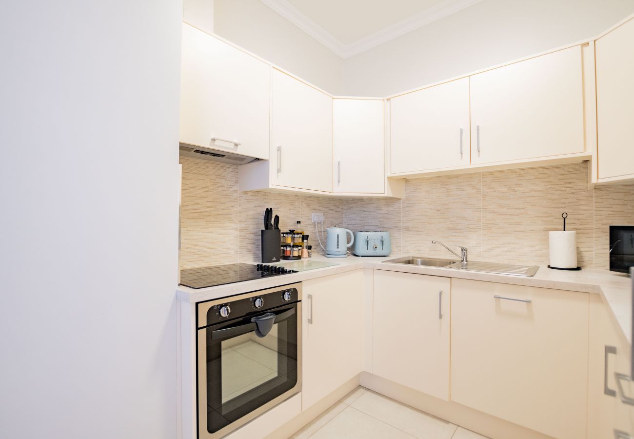 Apartment in Galway City - Long Walk Hideaway - GF 2Bed/2Bath