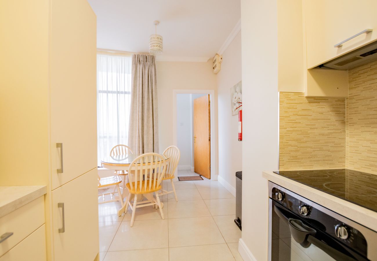 Apartment in Galway City - Long Walk Hideaway - GF 2Bed/2Bath