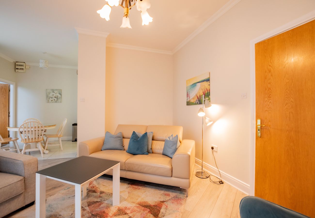 Apartment in Galway City - Long Walk Hideaway - GF 2Bed/2Bath