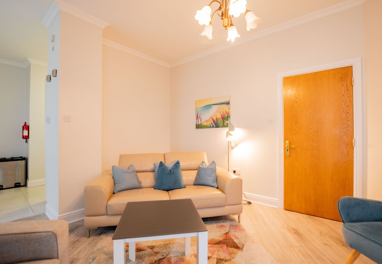 Apartment in Galway City - Long Walk Hideaway - GF 2Bed/2Bath