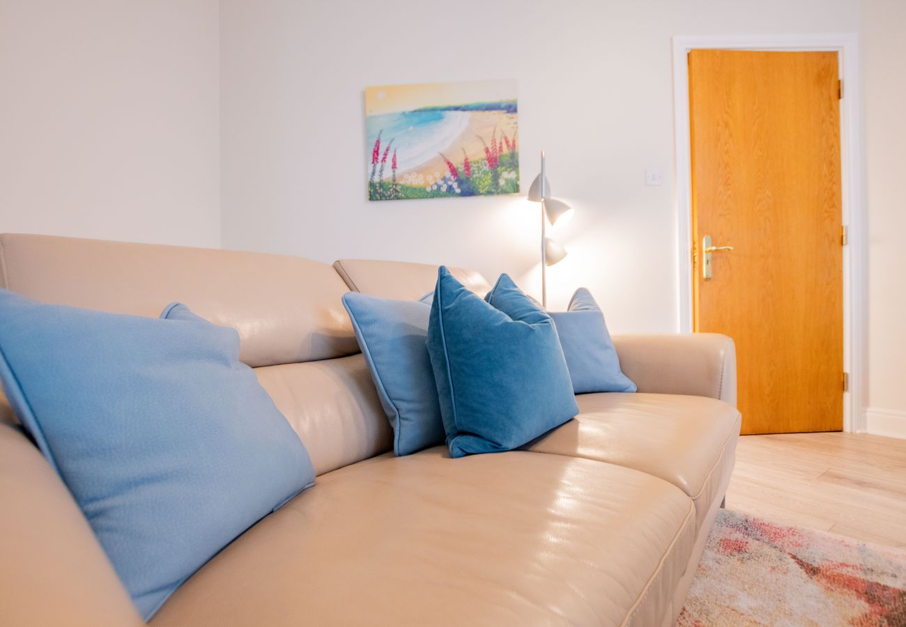 Apartment in Galway City - Long Walk Hideaway - GF 2Bed/2Bath