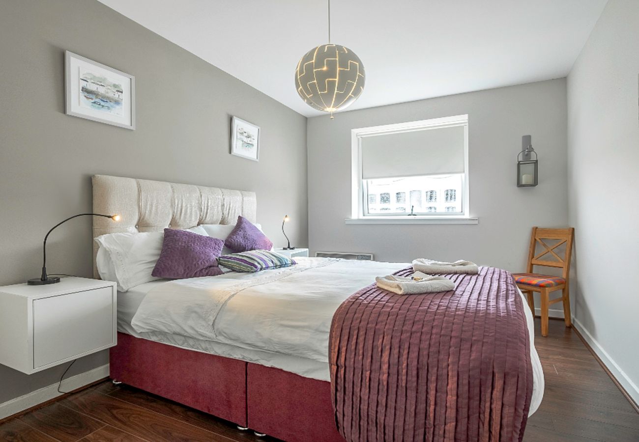 Apartment in Galway City - Wild Atlantic Way City-Centre Base with Parking. Single level