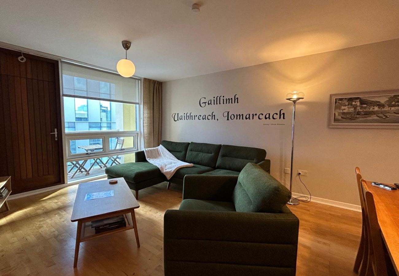 Apartment in Galway City - Wild Atlantic Way City-Centre Base with Parking. Single level