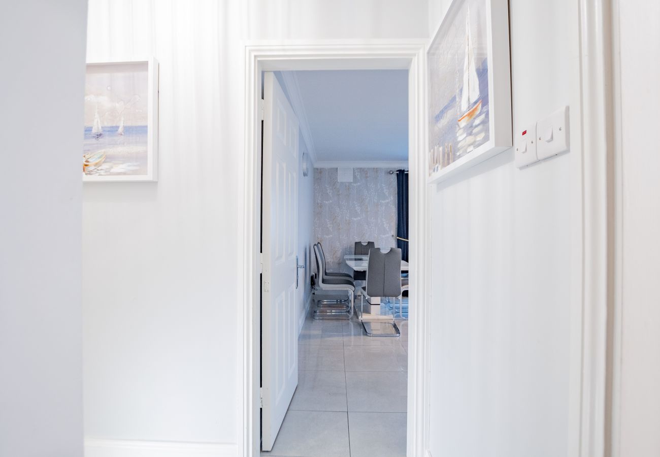 Apartment in Galway City - The Spanish Arch Retreat - Sleeps 4