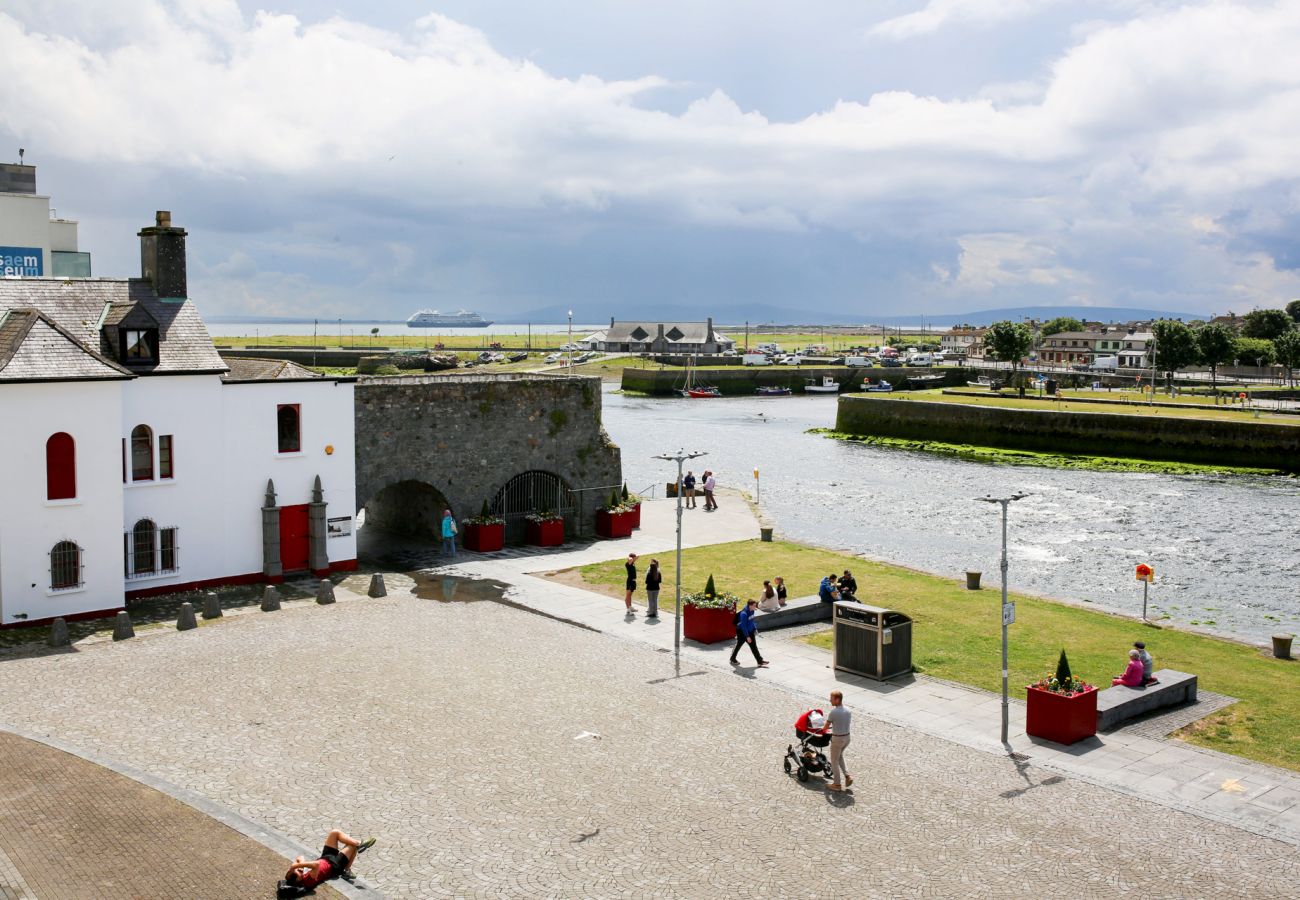 Apartment in Galway City - The Spanish Arch Retreat - Sleeps 4