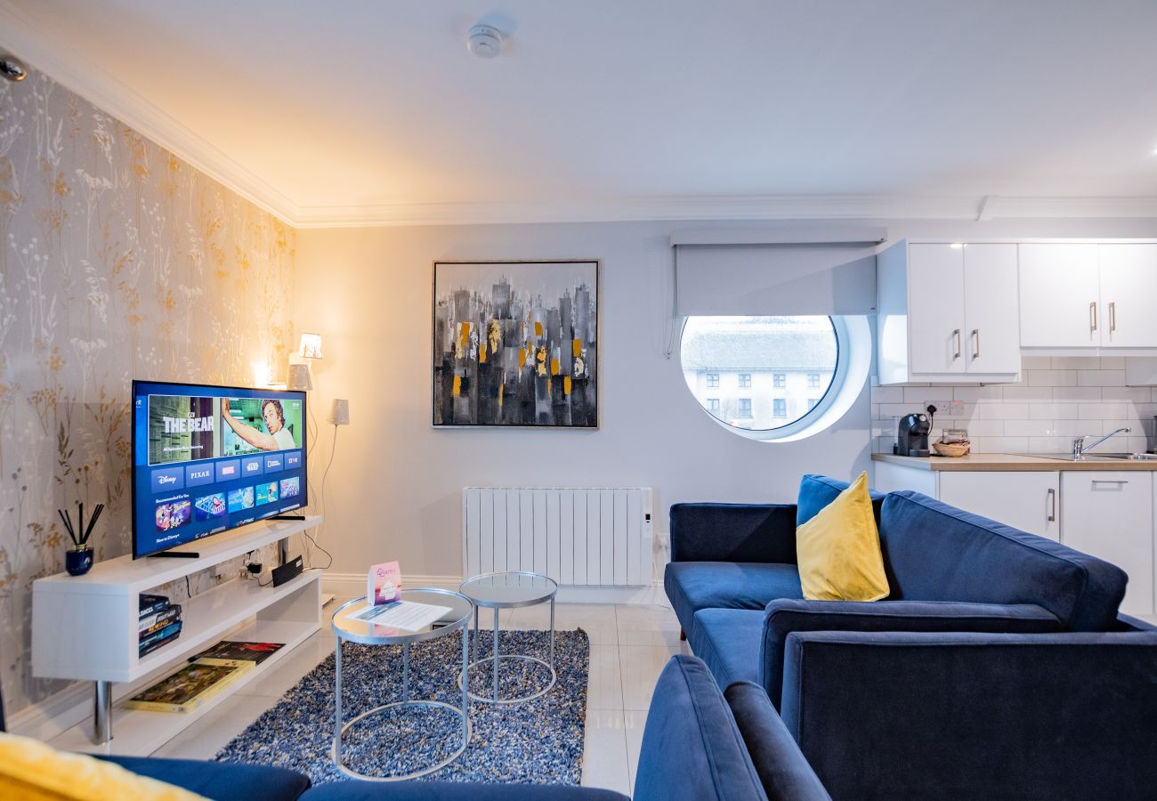 Apartment in Galway City - The Spanish Arch Retreat - Sleeps 4