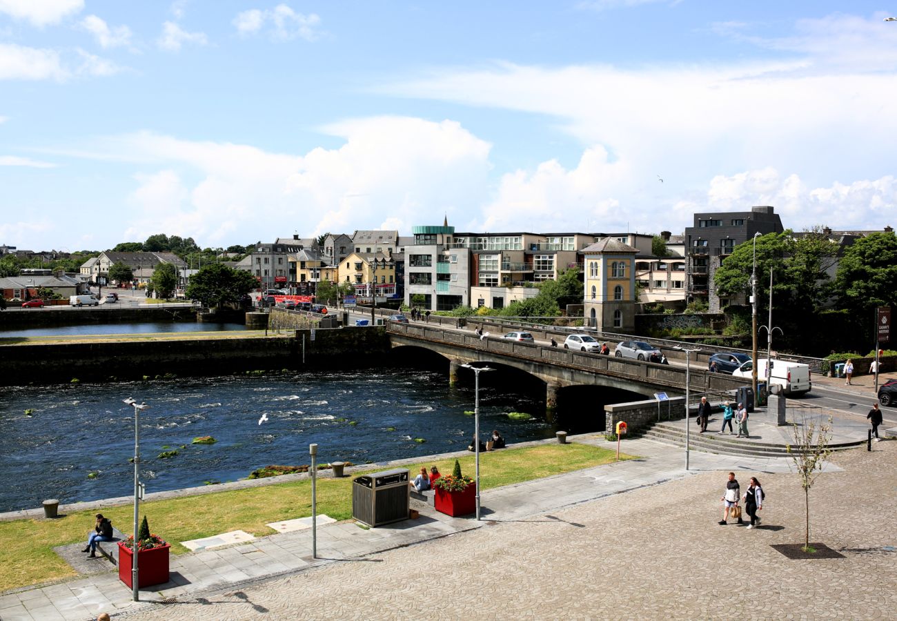 Apartment in Galway City - The Spanish Arch Retreat - Sleeps 4