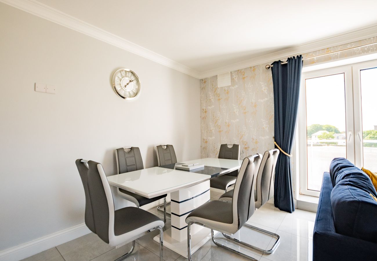 Apartment in Galway City - The Spanish Arch Retreat - Sleeps 4