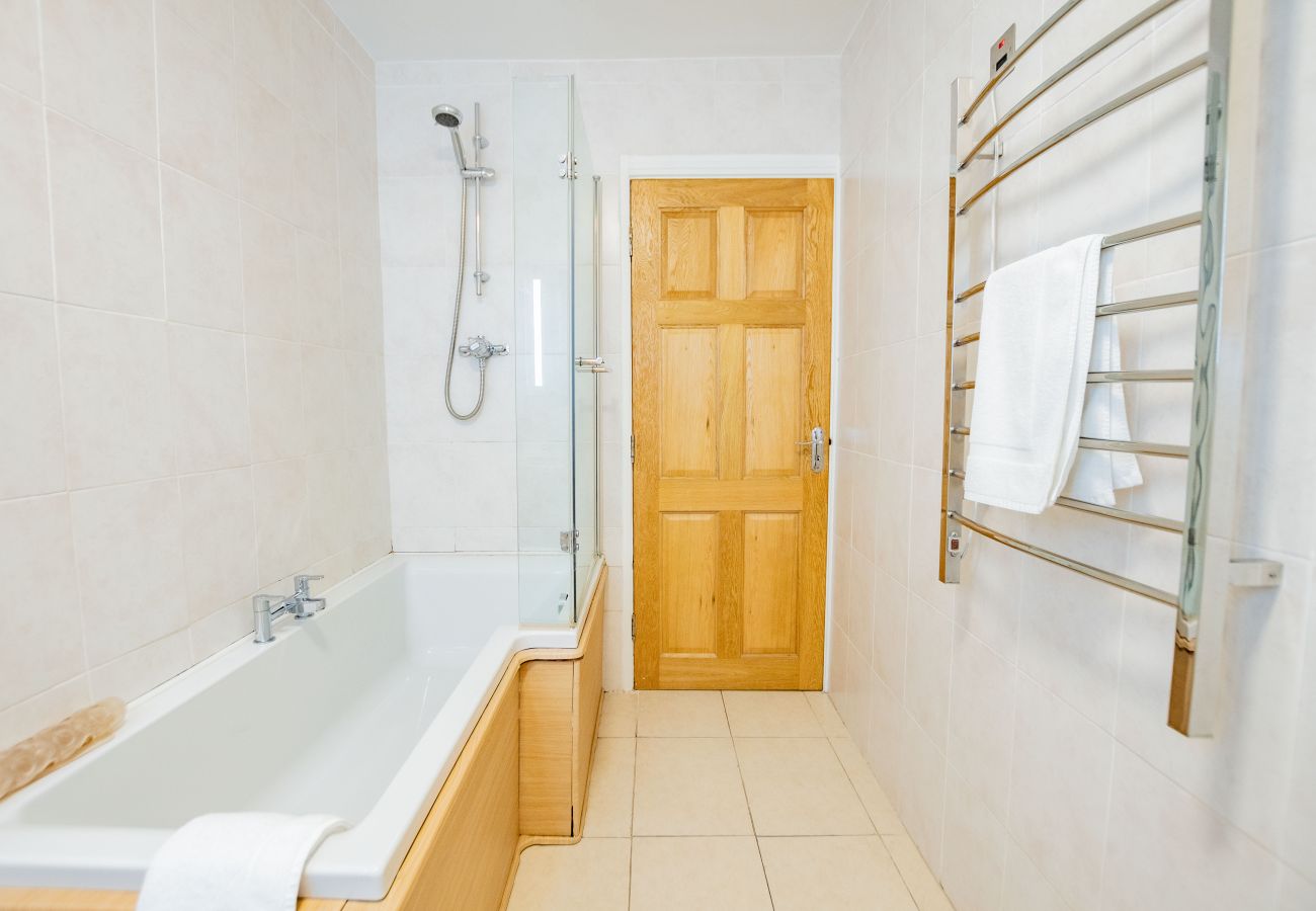 Apartment in Galway City - Location! Minutes to the Latin Quarter, Spanish Arch, and Shop Street