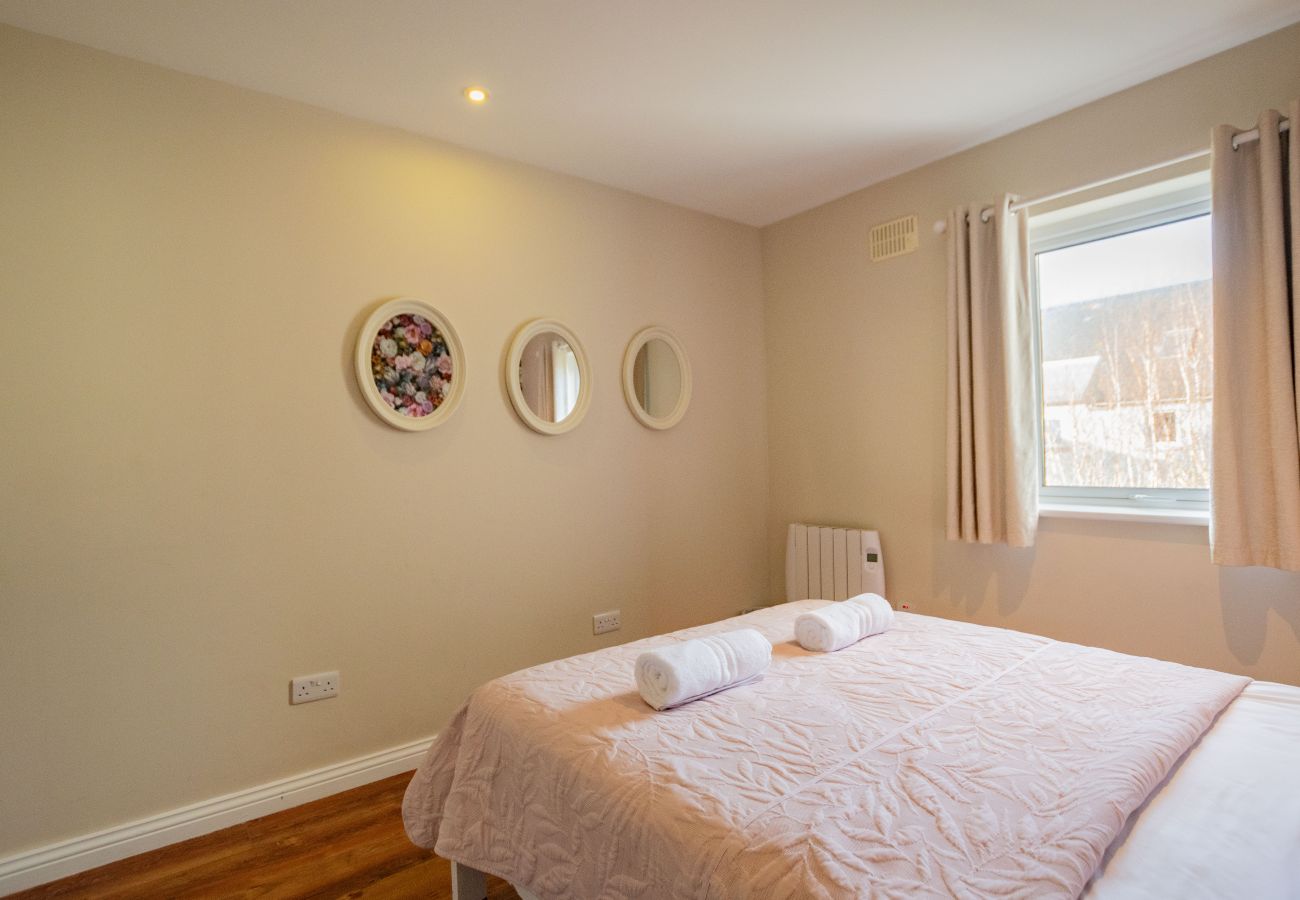 House in Galway City - Modern townhouse - Free Parking - sleeps 11 