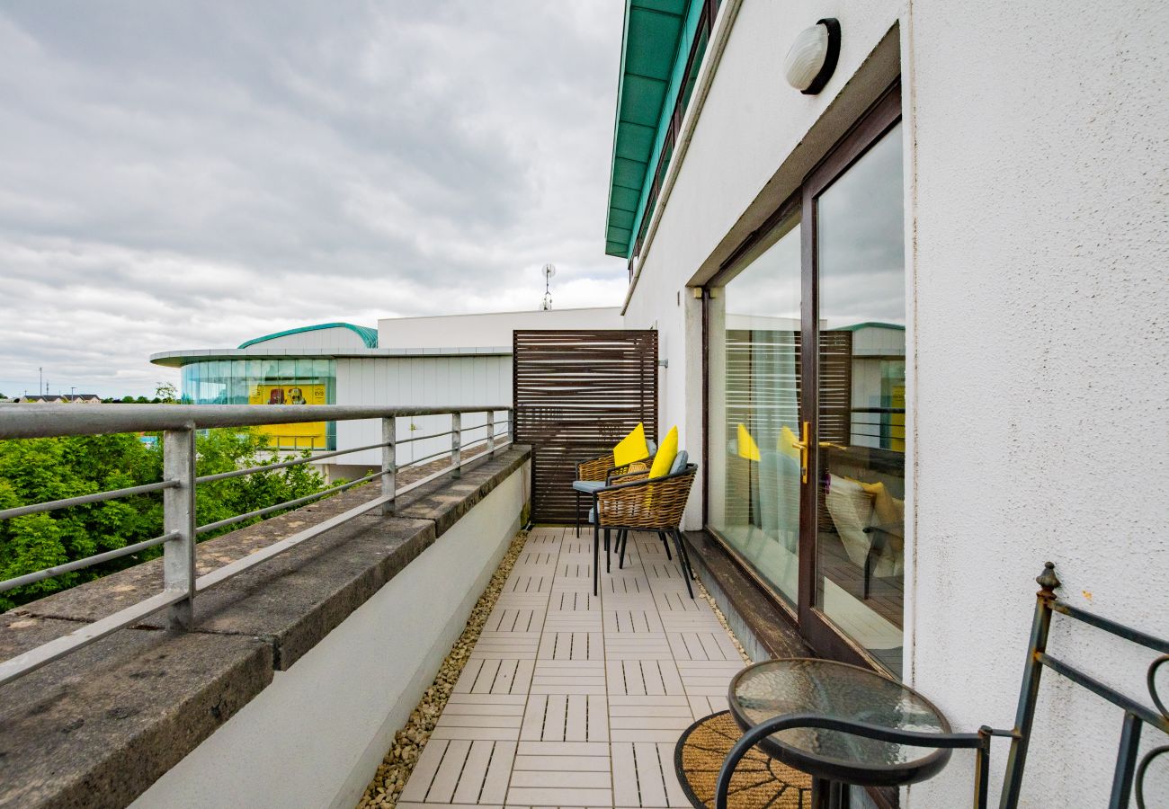 Apartment in Galway City - Serene Lake View Penthouse