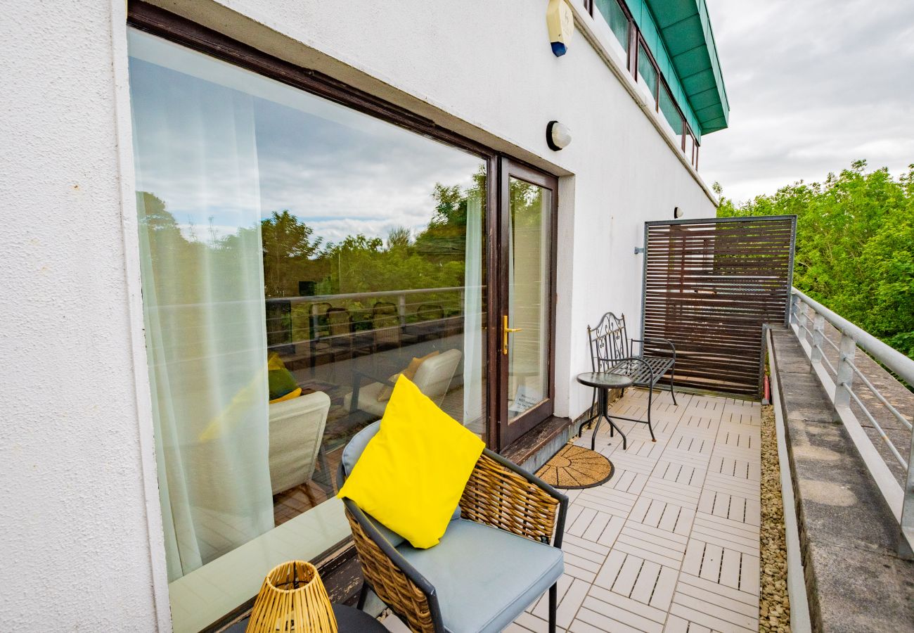 Apartment in Galway City - Serene Lake View Penthouse