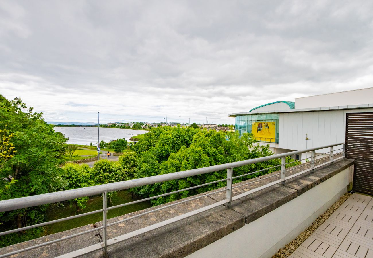 Apartment in Galway City - Serene Lake View Penthouse