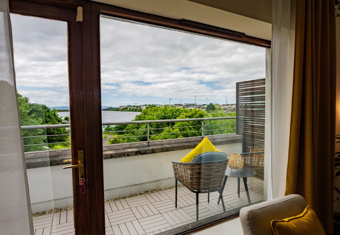 Apartment in Galway City - Serene Lake View Penthouse