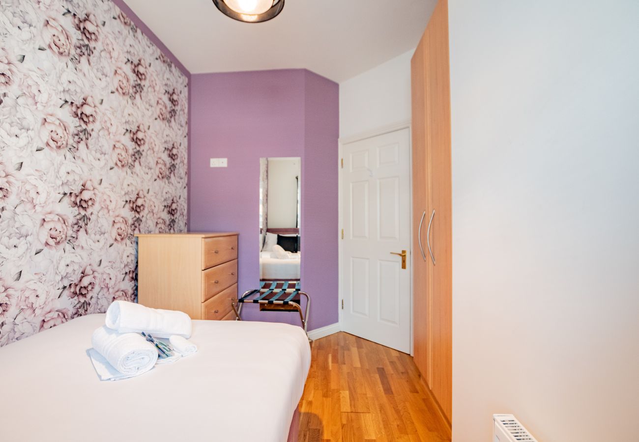 Apartment in Salthill - The Blackrock Retreat- Salthill - free parking 