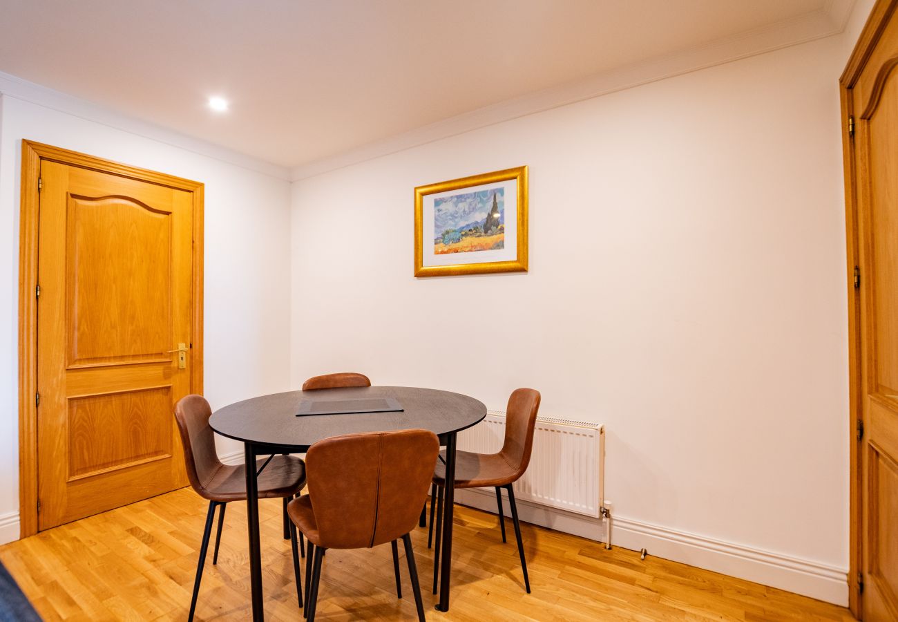 Apartment in Salthill - The Blackrock Retreat- Salthill - free parking 