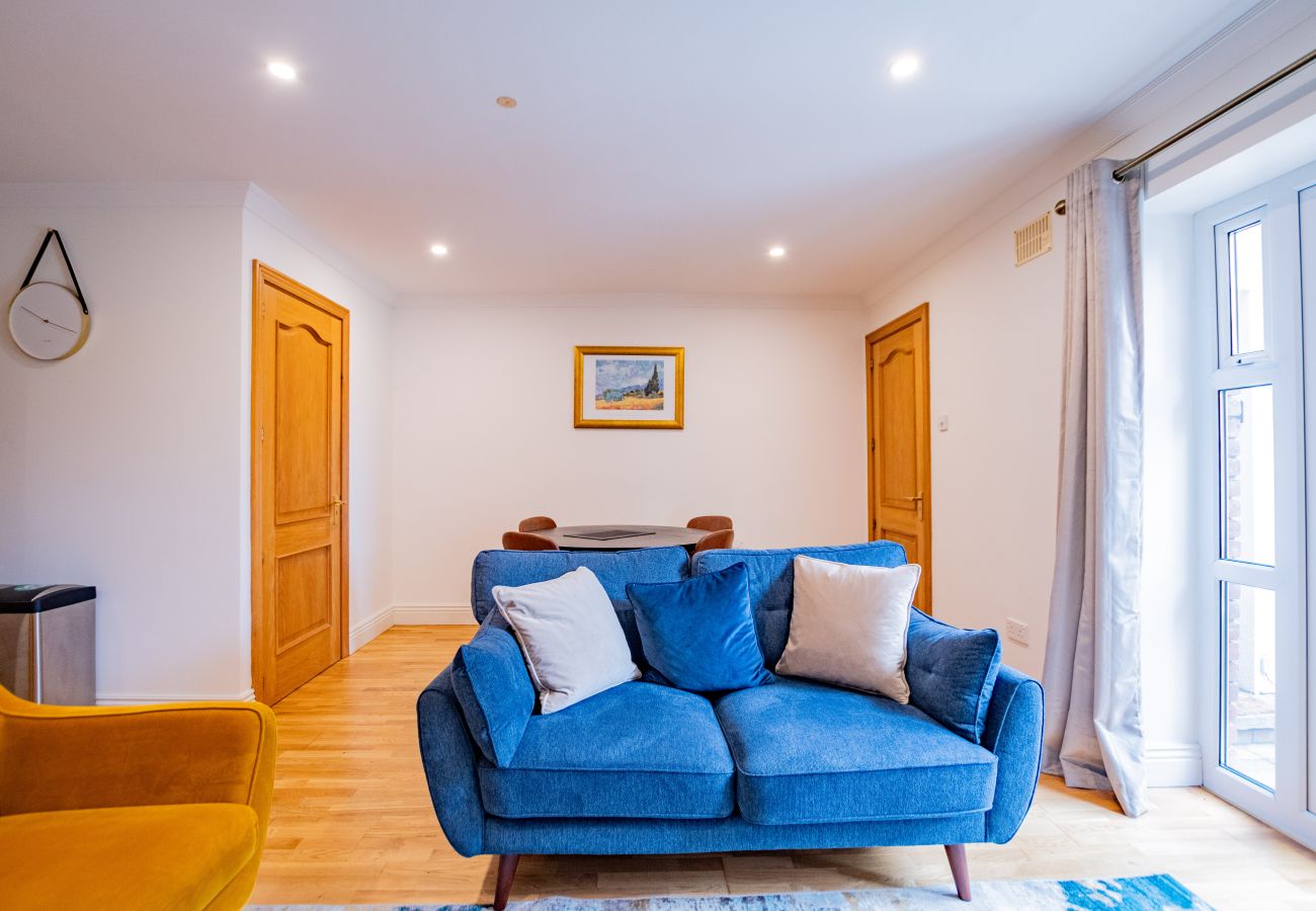 Apartment in Salthill - The Blackrock Retreat- Salthill - free parking 