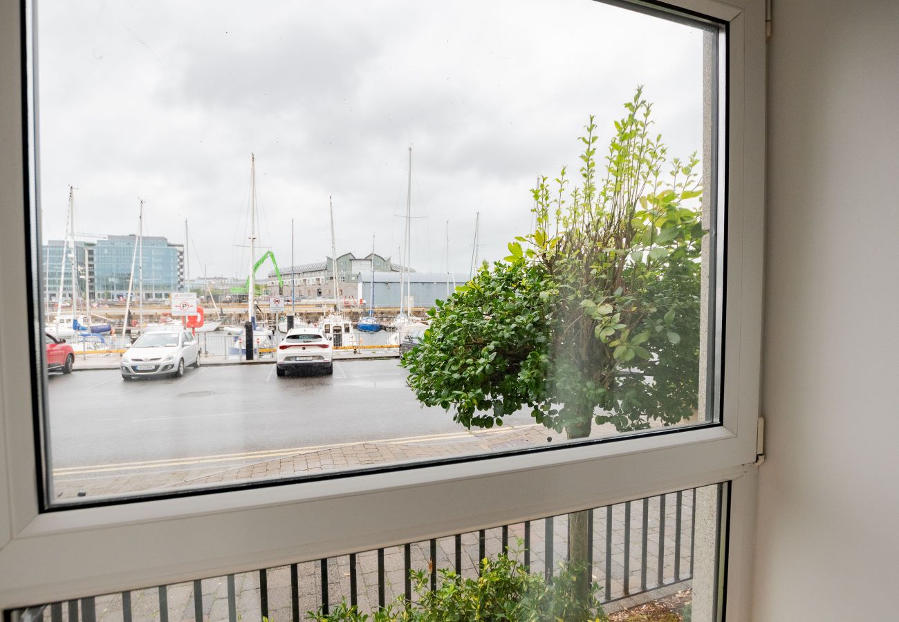 Apartment in Galway City - GF - 2 Bed 2 Bath - Dockland Rest- Free Parking 