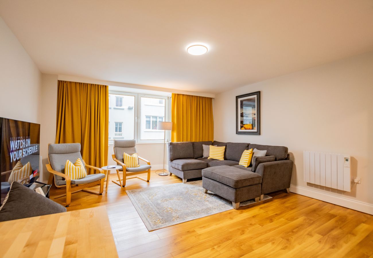 Townhouse in Galway City - Spacious City Centre Apartment - Sleeps 6