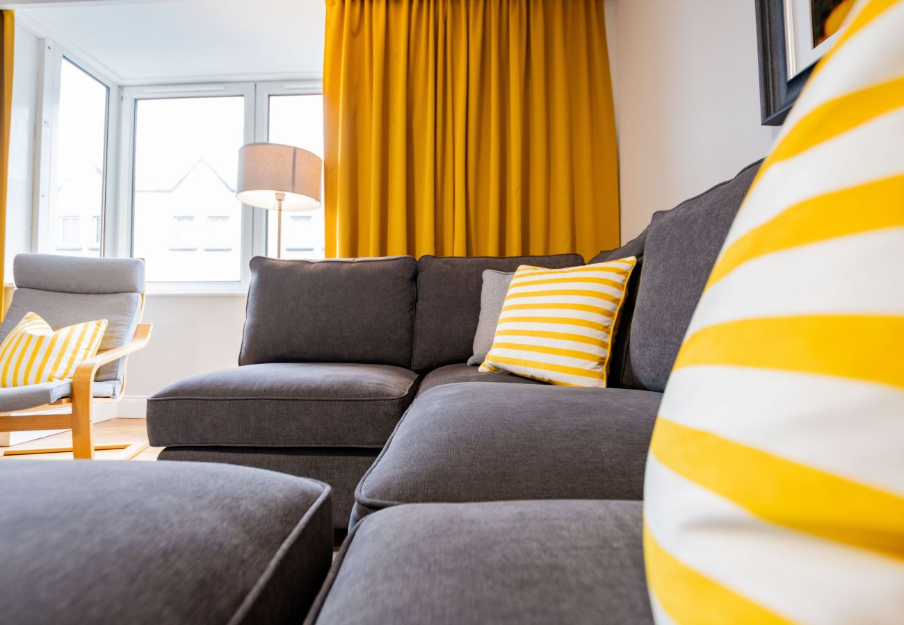 Townhouse in Galway City - Spacious City Centre Apartment - Sleeps 6