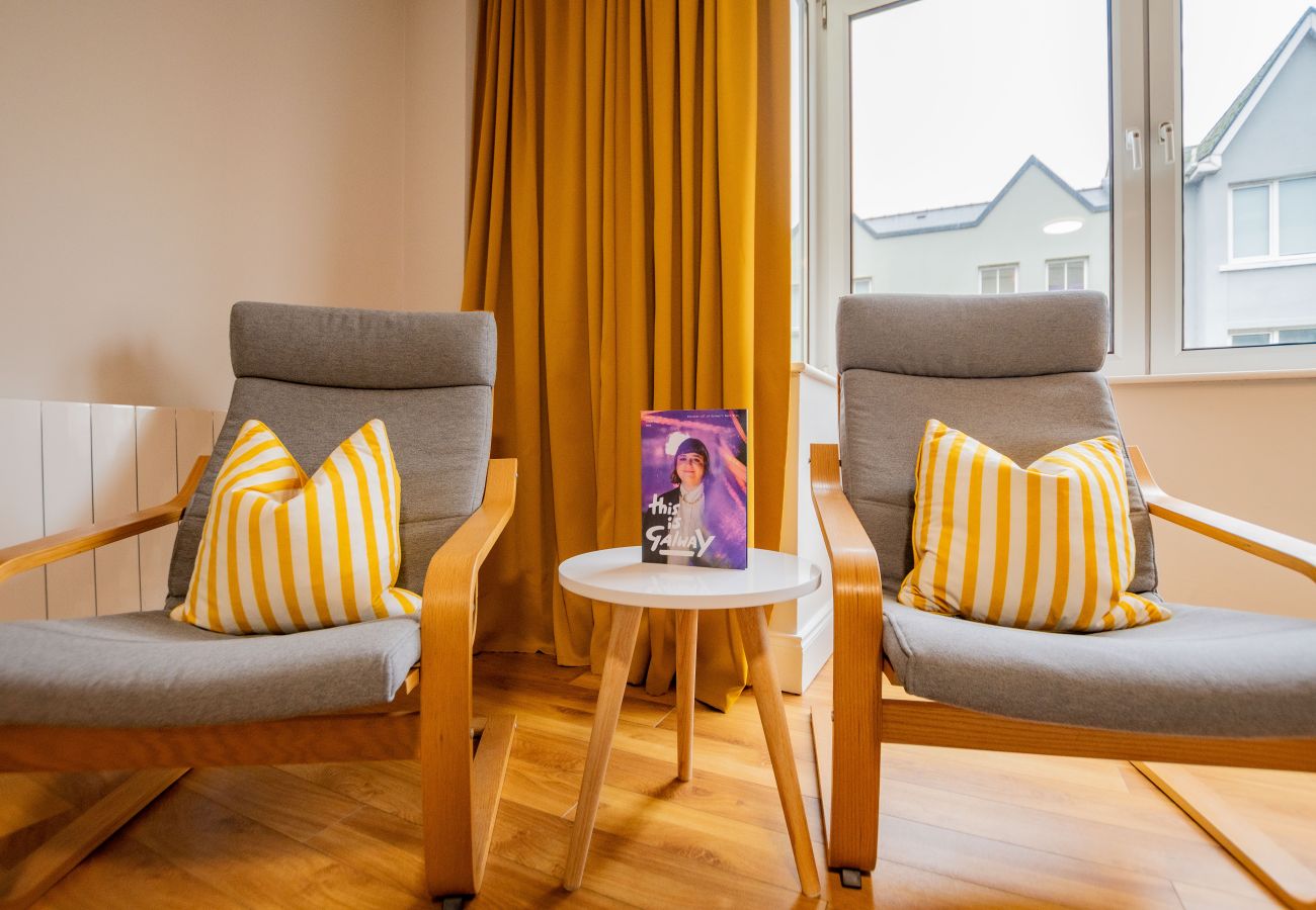 Townhouse in Galway City - Spacious City Centre Apartment - Sleeps 6