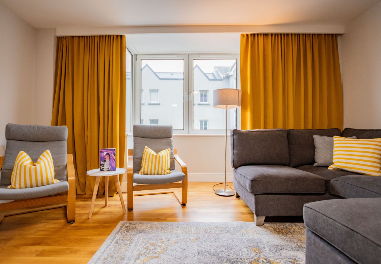 Townhouse in Galway City - Spacious City Centre Apartment - Sleeps 6