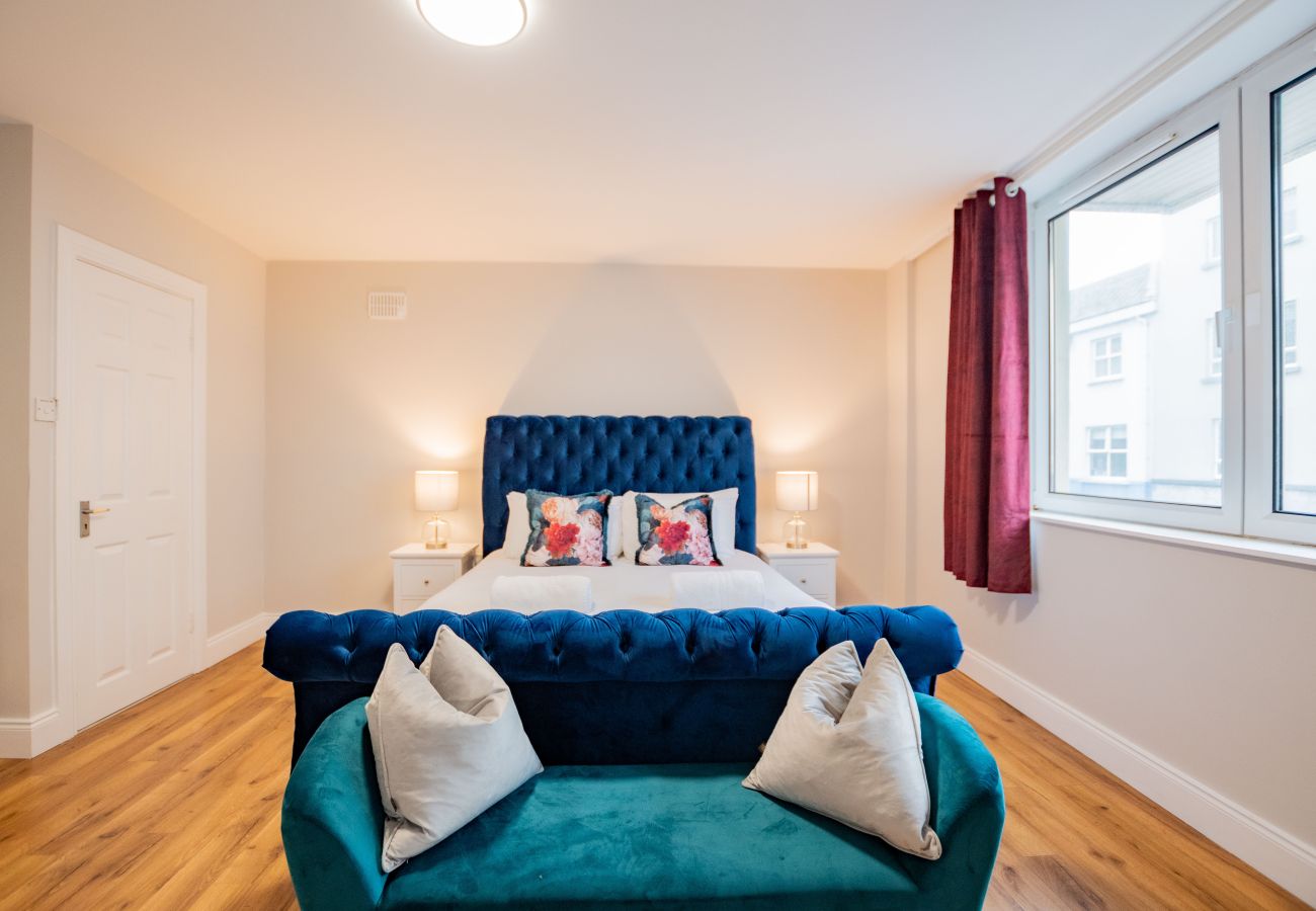 Townhouse in Galway City - Spacious City Centre Apartment - Sleeps 6