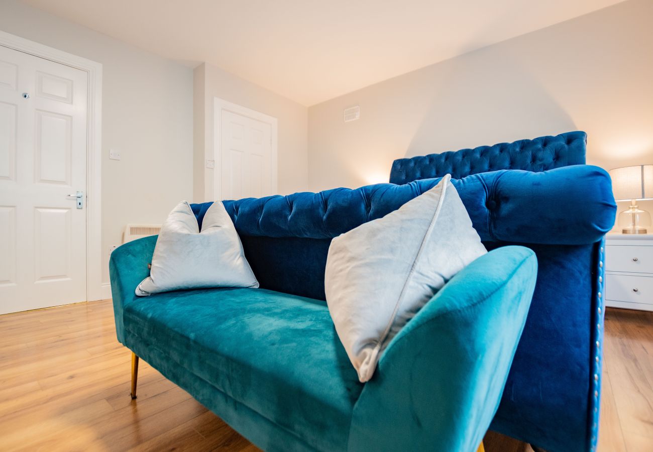 Townhouse in Galway City - Spacious City Centre Apartment - Sleeps 6