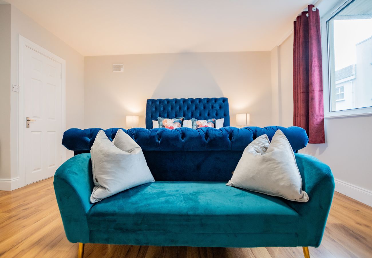 Townhouse in Galway City - Spacious City Centre Apartment - Sleeps 6