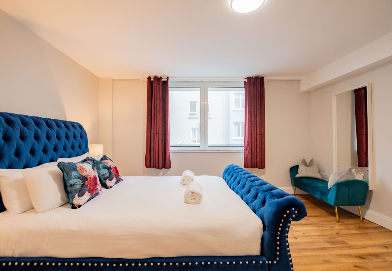 Townhouse in Galway City - Spacious City Centre Apartment - Sleeps 6